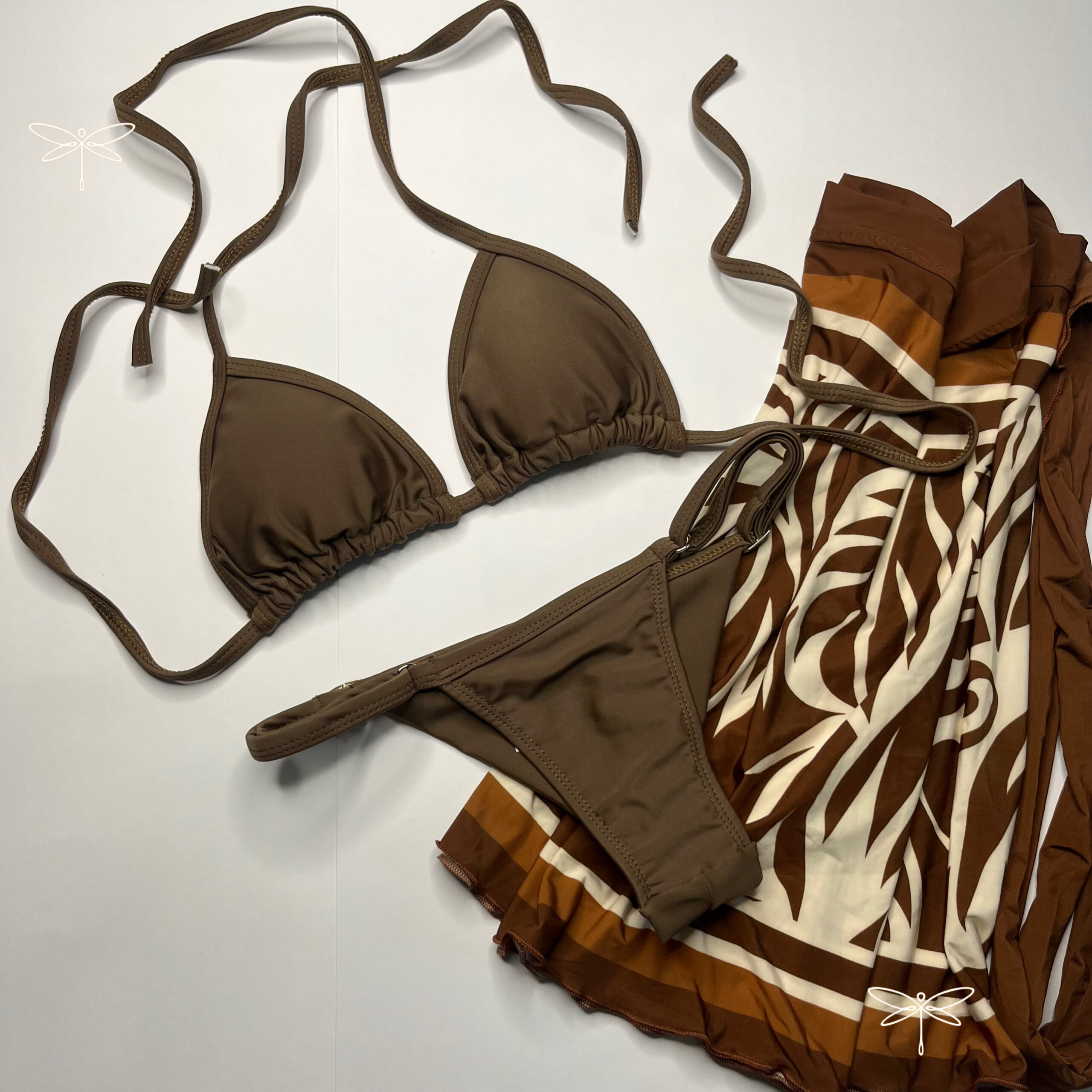 O biquíni cortinha é um dos trajes de banho mais populares e controversos da moda, com uma história interessante de surgimento e evolução ao longo do tempo.